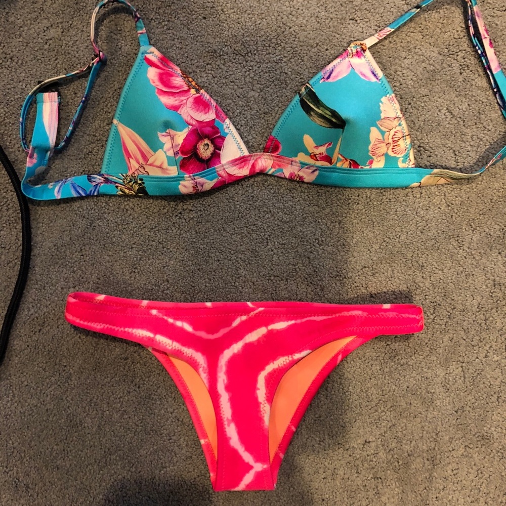 TRIANGL LOTTE BIKINI SIZE SMALL